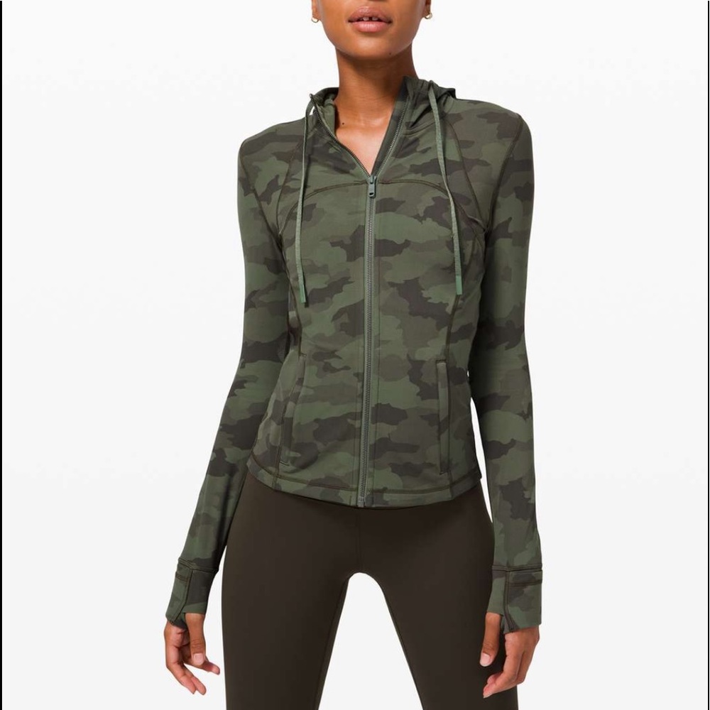 Size 8 camo hooded define jacket, like new